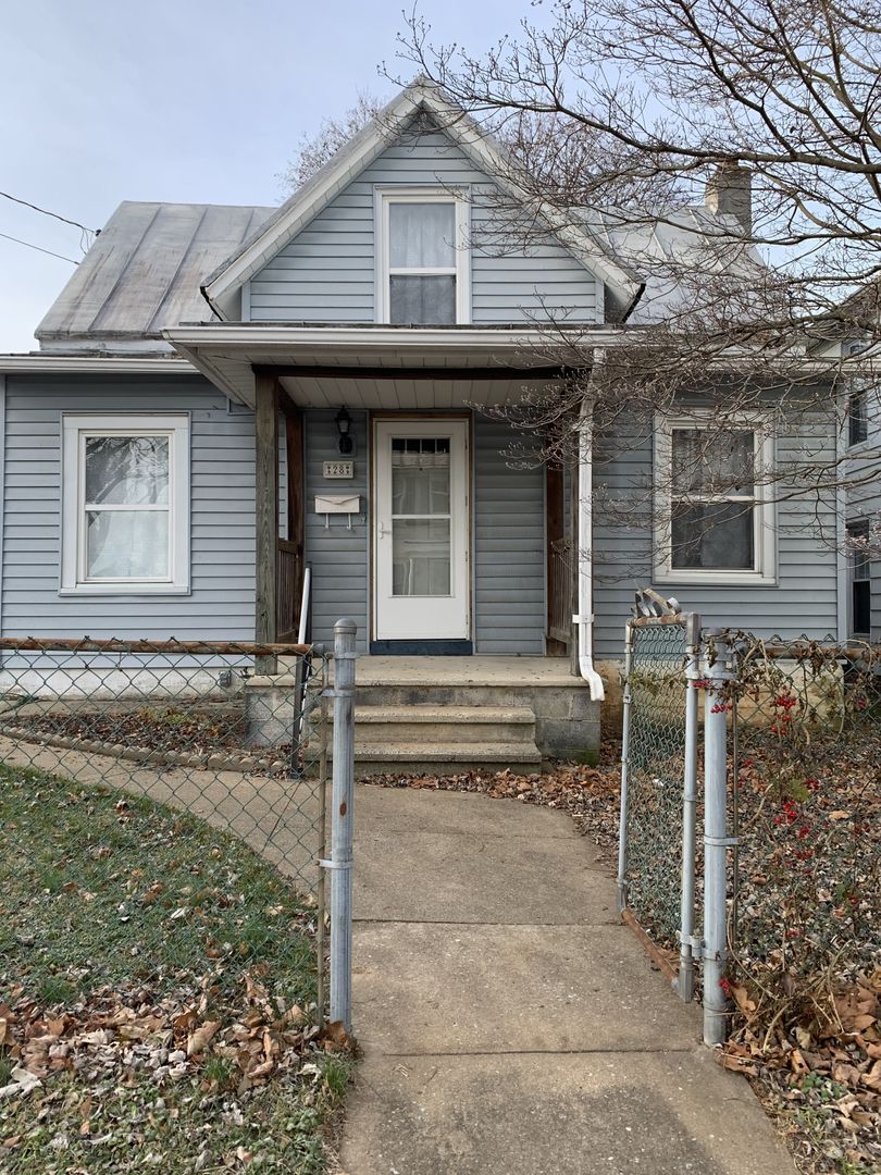 Shippensburg House: 28 S Queen St