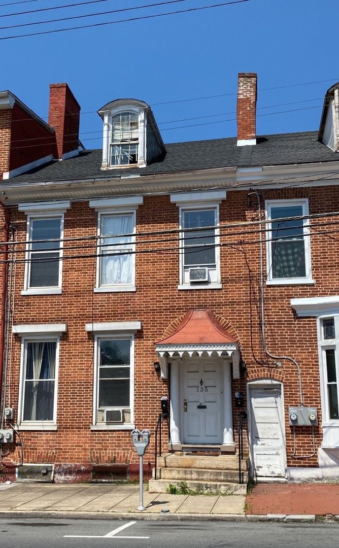 Chambersburg Apartment: 135 S 2nd St