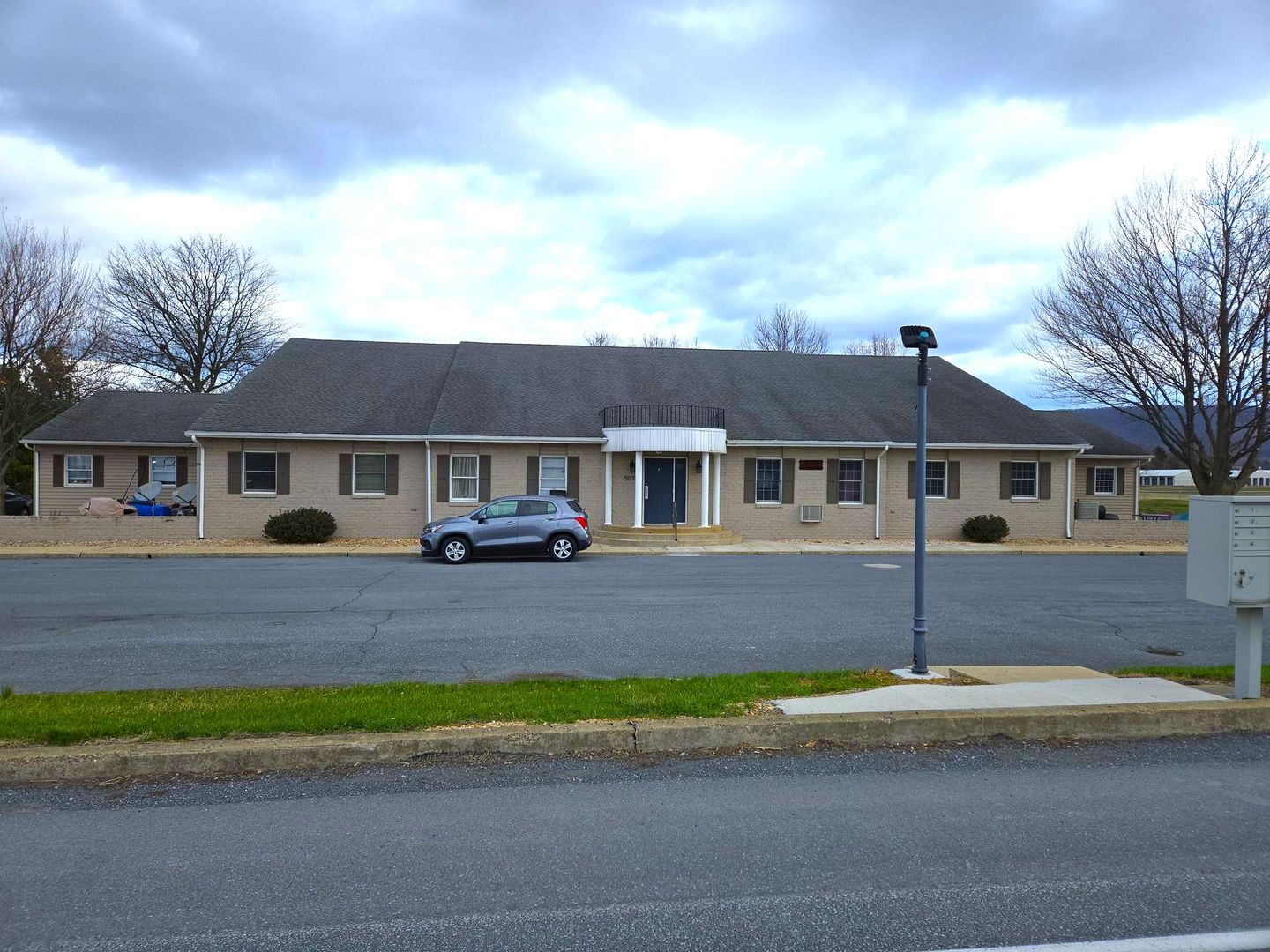 Fayetteville Apartment: 5075 Lincoln Way E