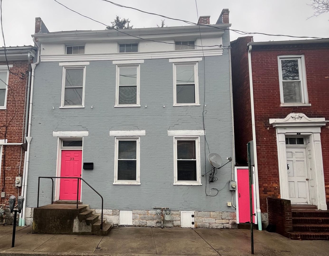 Shippensburg House: 23 N Earl St