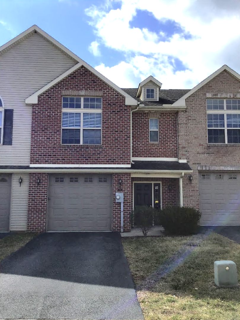 Chambersburg Townhome: 241 Meriweather Dr