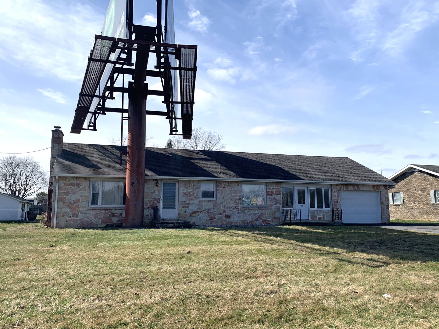 Fayetteville House: 4136 Lincoln Way East