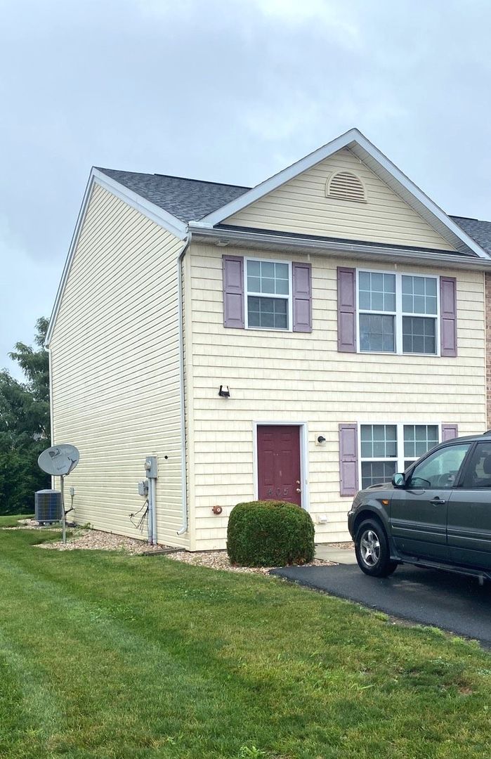 Chambersburg Apartment: 391-405 Lantern Ln