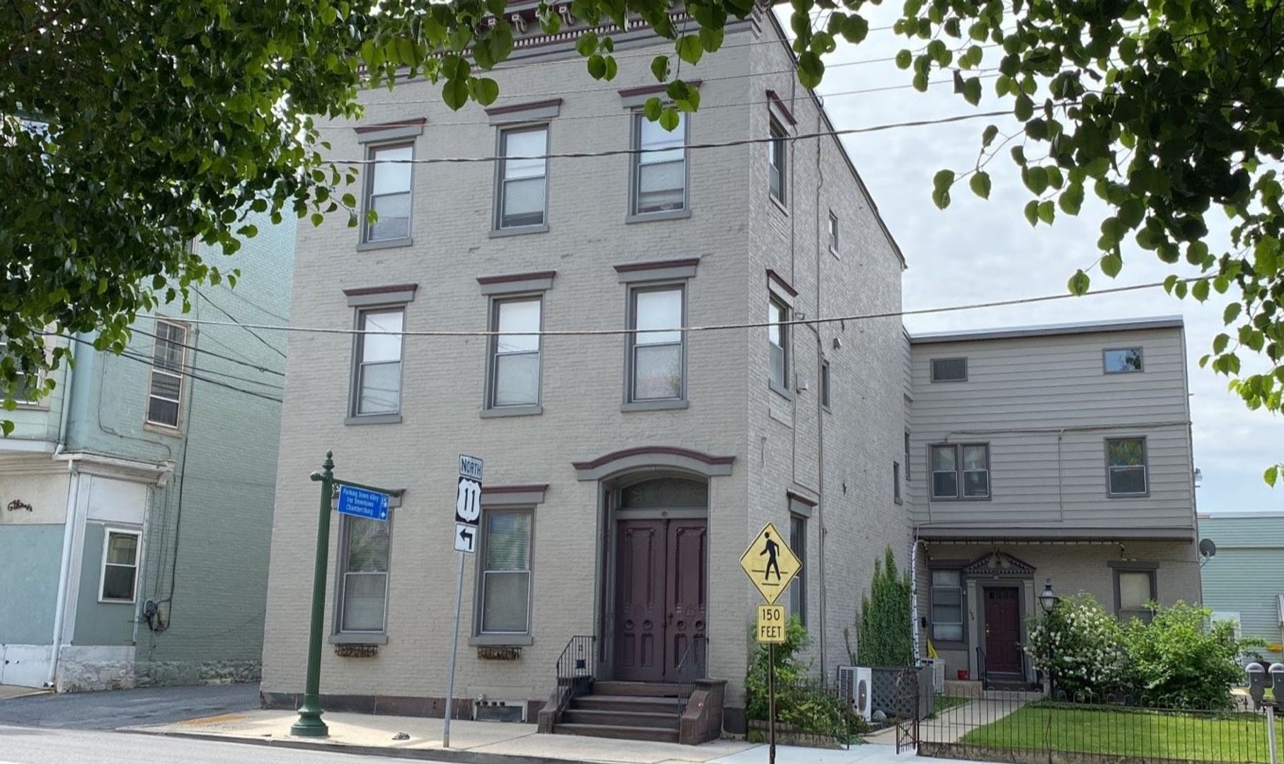 136 E Queen St