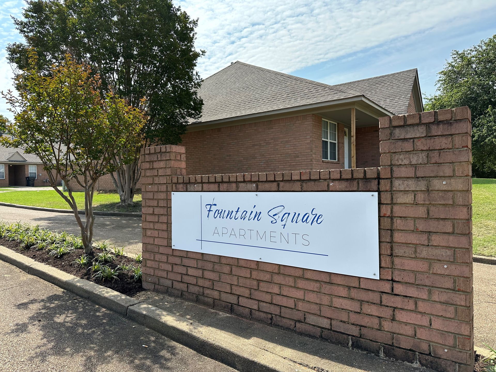 Hernando Apartment: 284 Fountain Lane