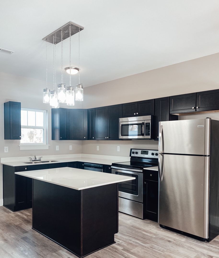 Wellford Apartment: Halo Drive