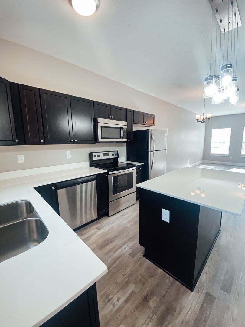 Wellford Apartment: Paradise Place