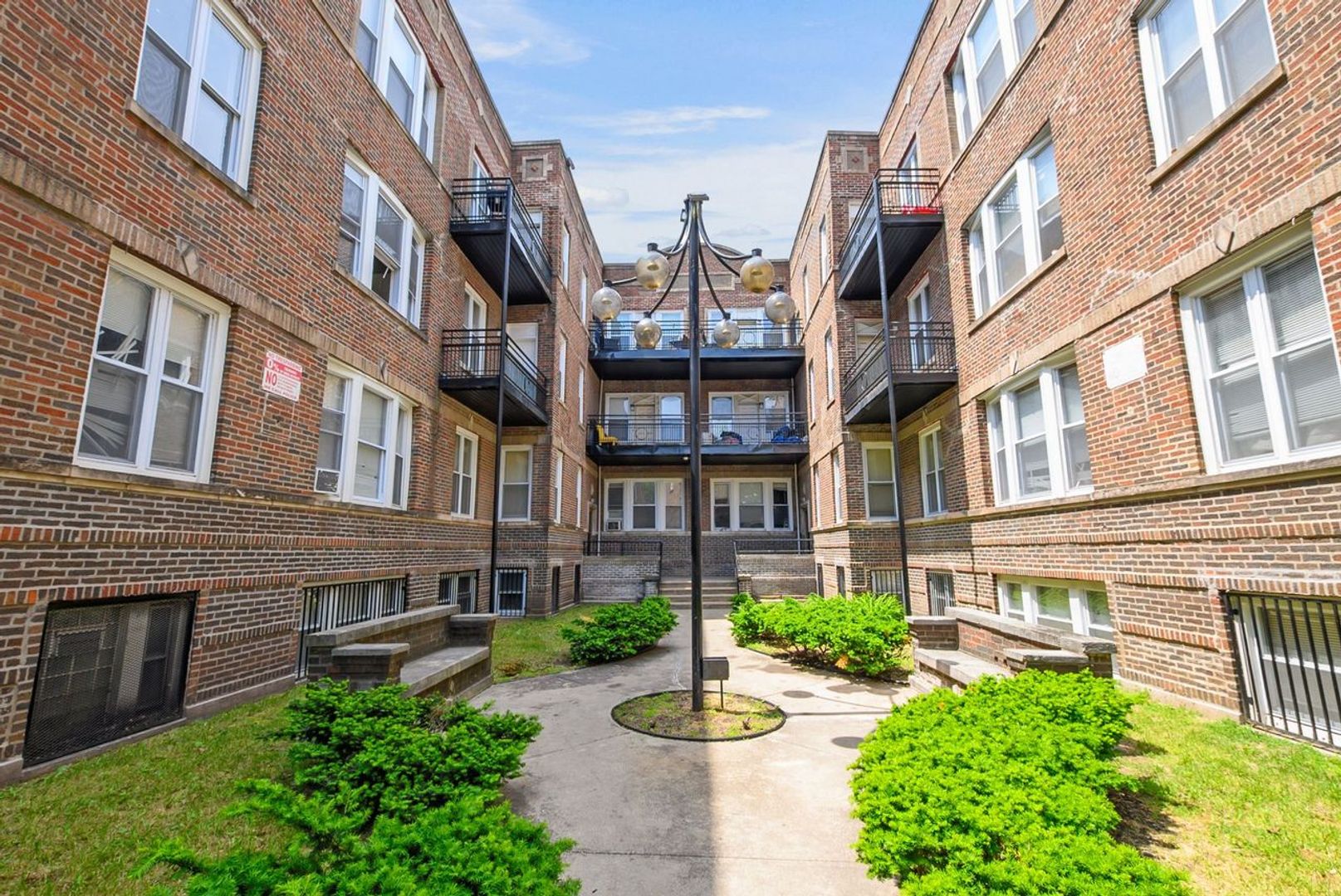 Chicago Apartment: 6214-26 Eberhart Avenue