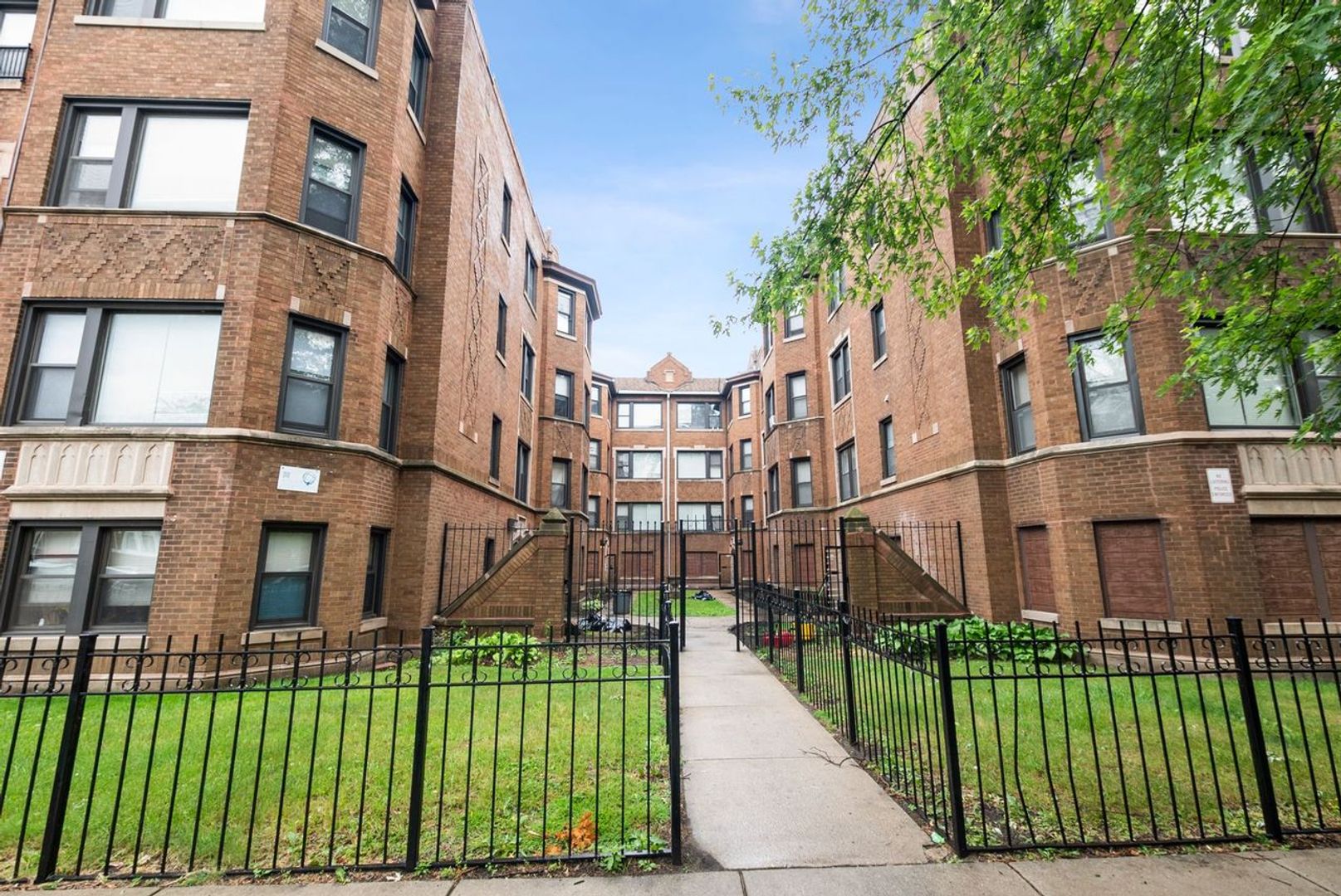 Chicago Apartment: 7645-7053 East End Avenue