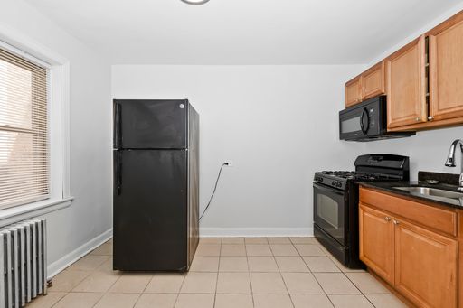 One Bedroom in Washington Park – photo 1
