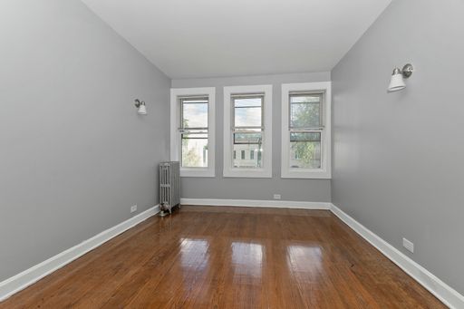 One Bedroom Unit in Kenwood! – photo 1