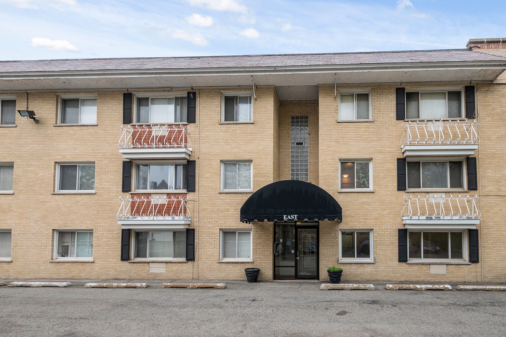 Chicago Apartment: 7819 S Shore Dr