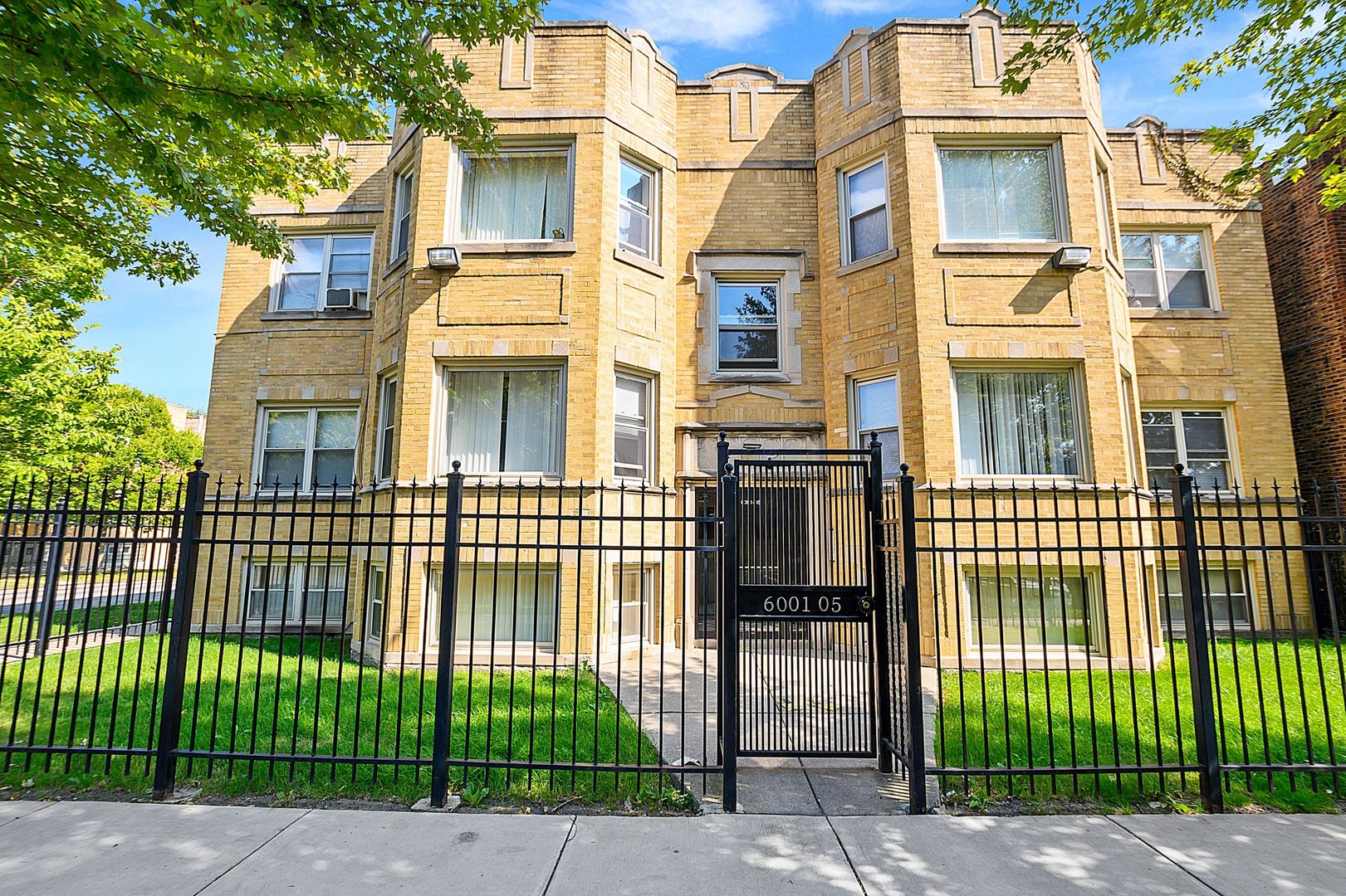 Chicago Apartment: 6001-05 S Whipple