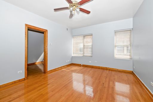Two Bedroom in Chicago Lawn – photo 1