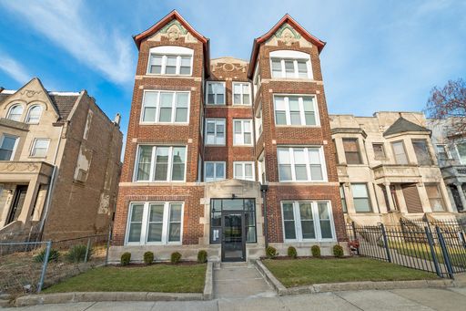 One Bedroom Unit in Bronzeville – photo 1