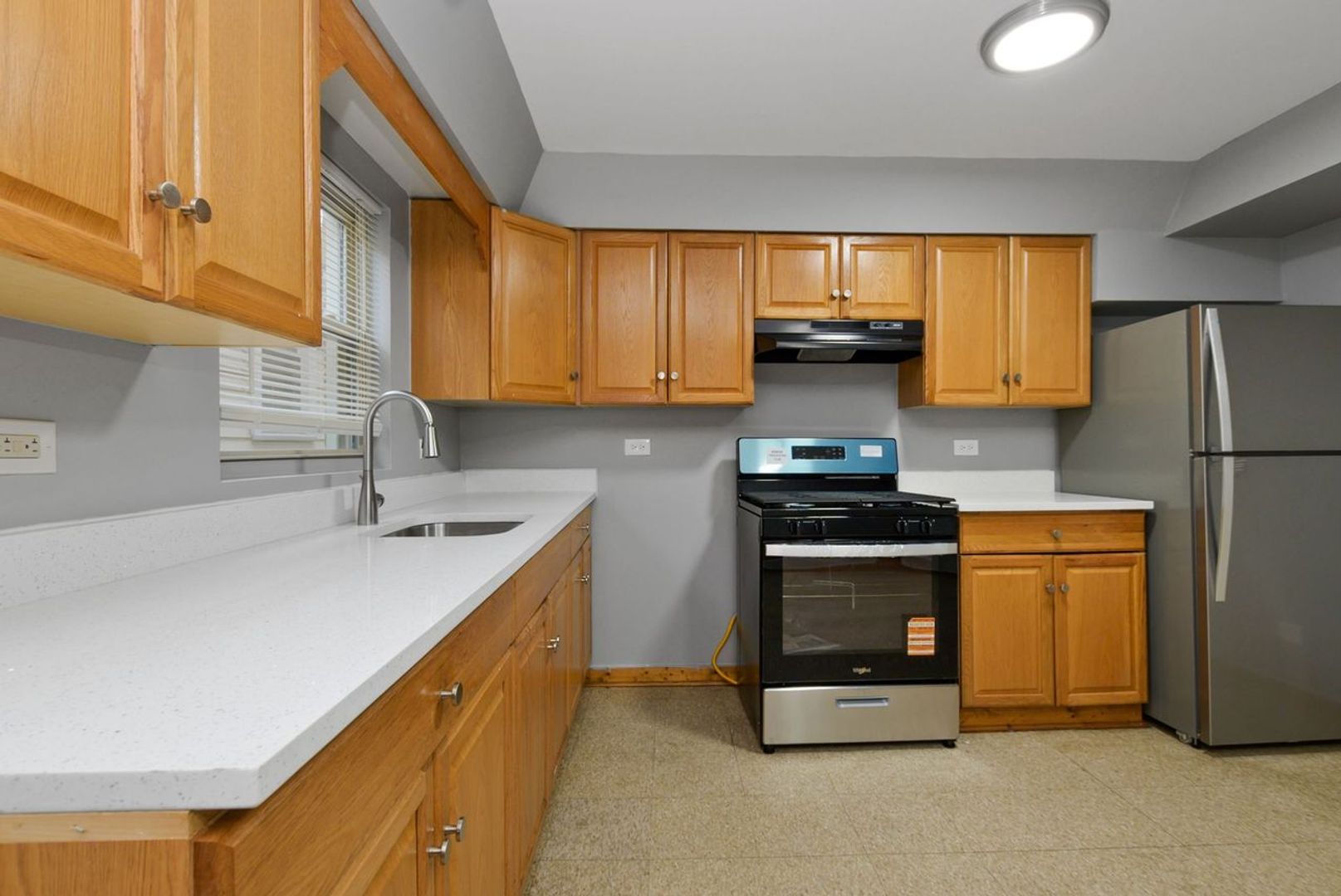 Chicago Apartment: 4040 W 63rd St