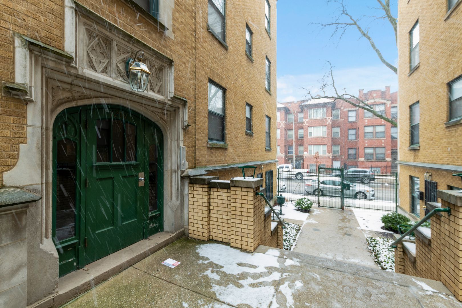 Chicago House: 7219 S Yates Unit 4B
