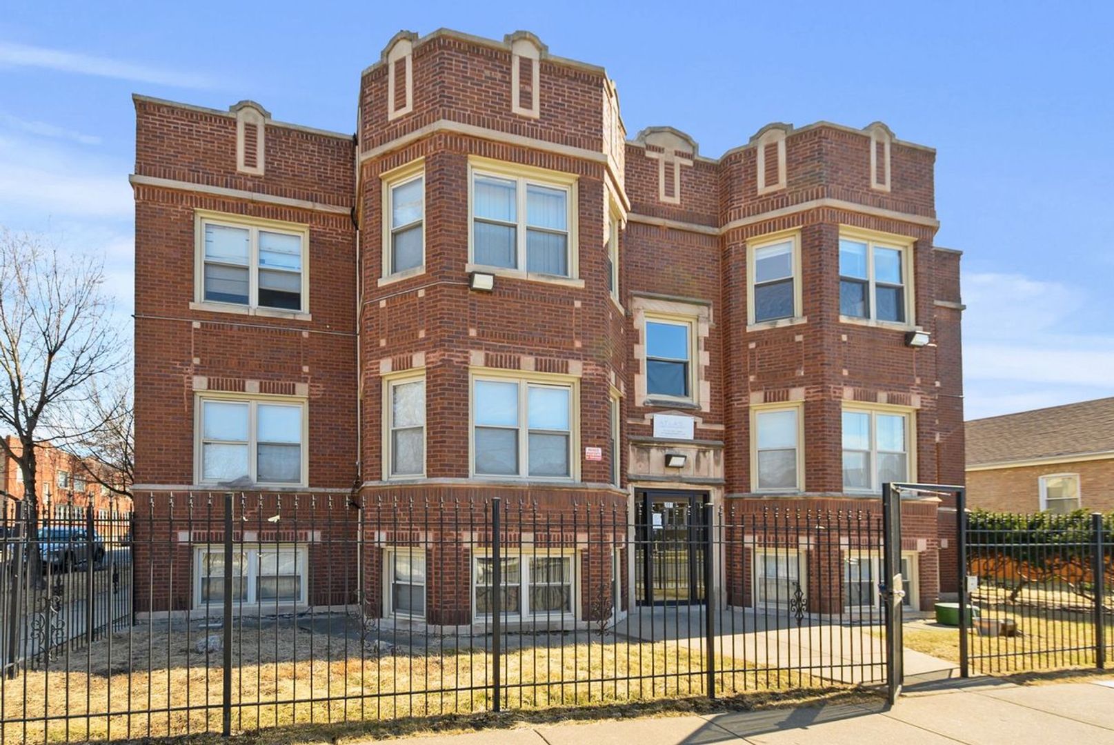 Chicago Apartment: 6001-6005 S Richmond St
