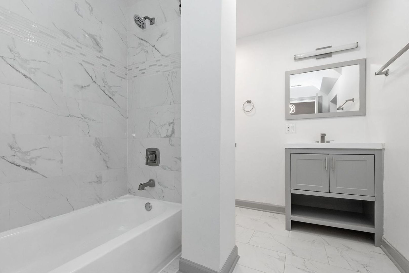 Chicago Apartment: 2026 S Washtenaw Ave