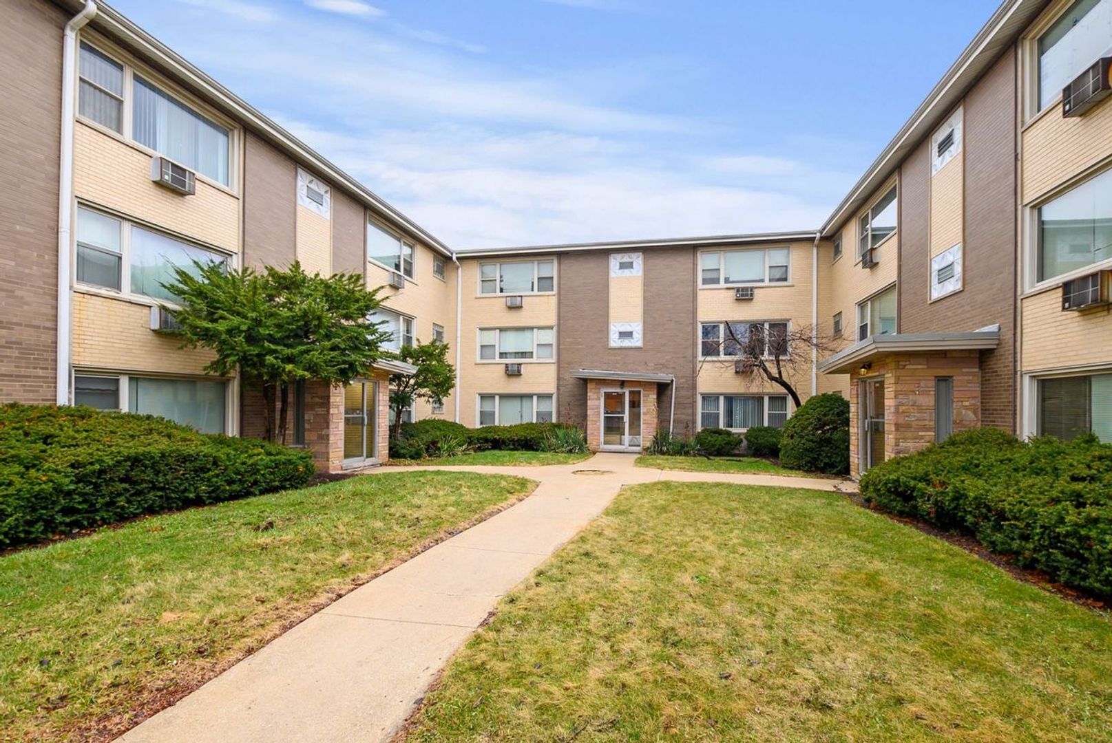 Chicago Apartment: 4040 W 63rd St