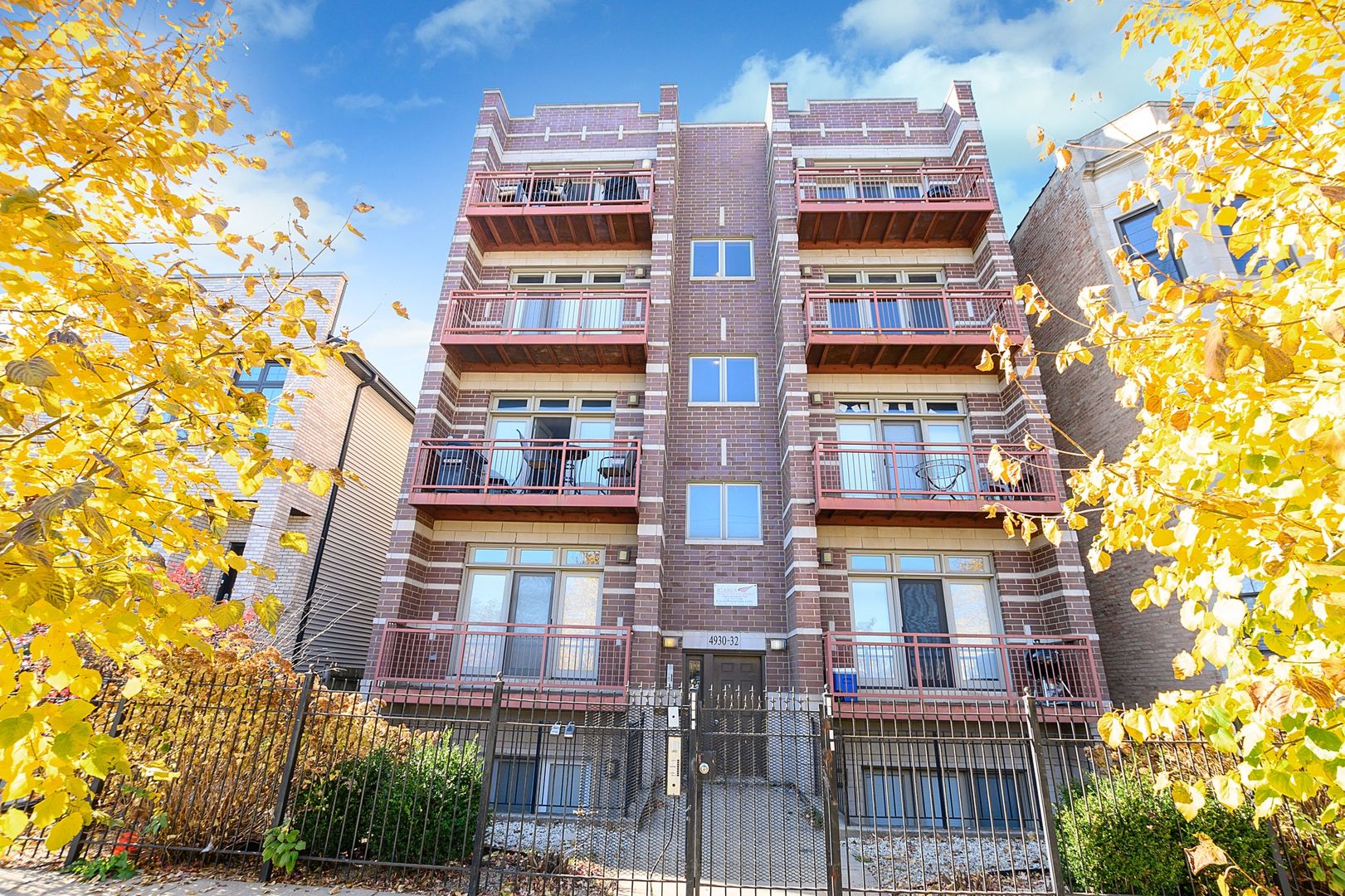 Chicago House: 4930 S Indiana Ave