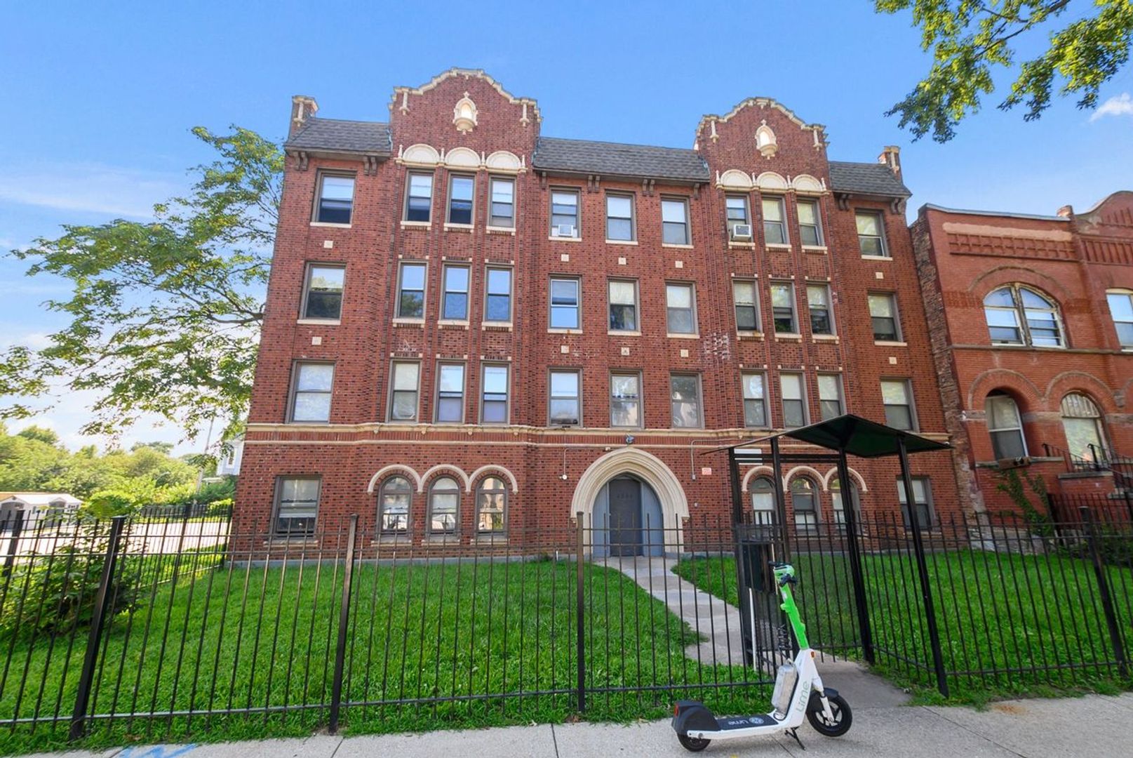 Chicago Apartment: 4344 S Ellis Ave