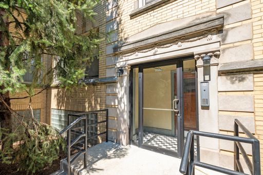 One Bedroom in Chicago Lawn – photo 1