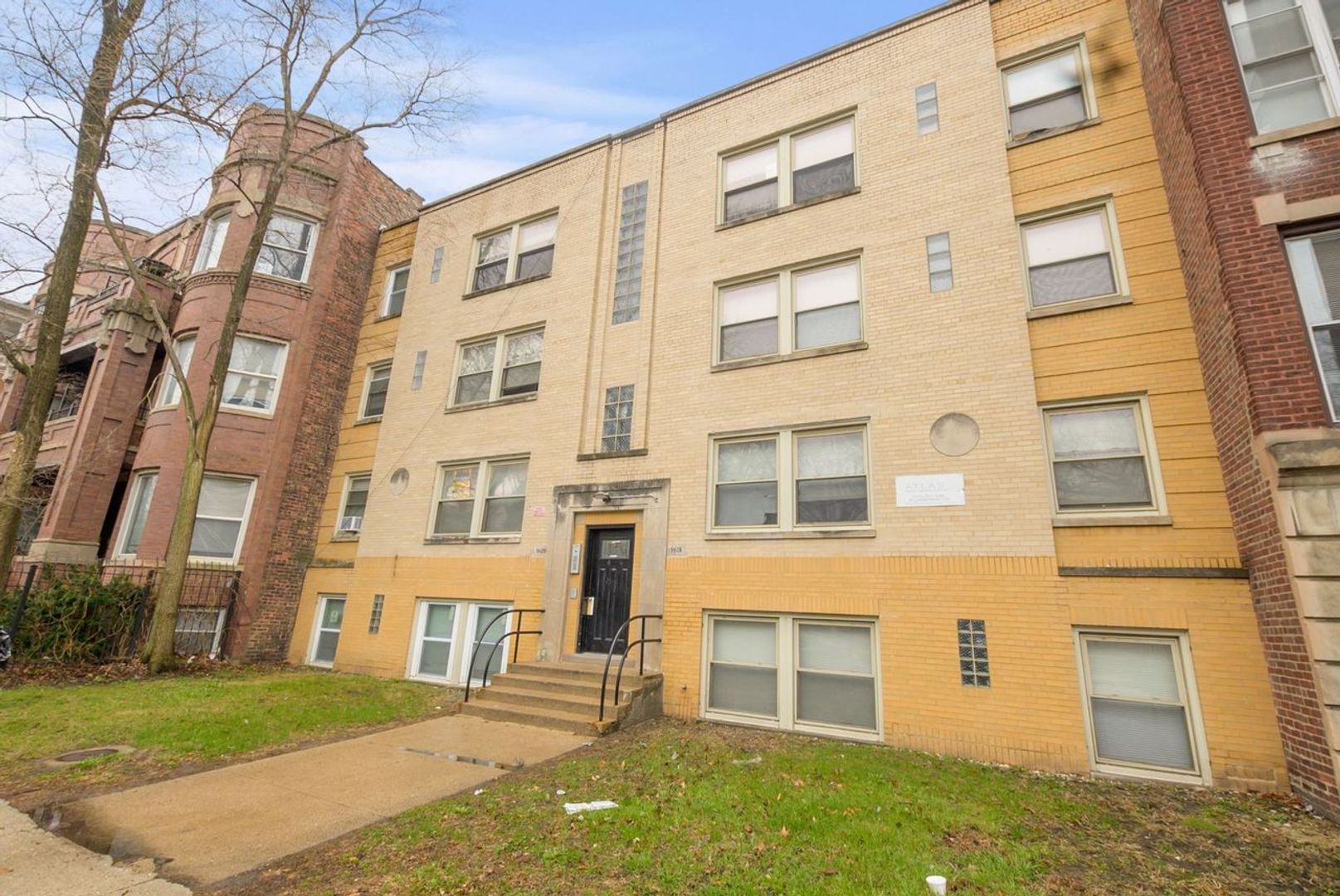 Chicago Apartment: 5618 S MLK Dr