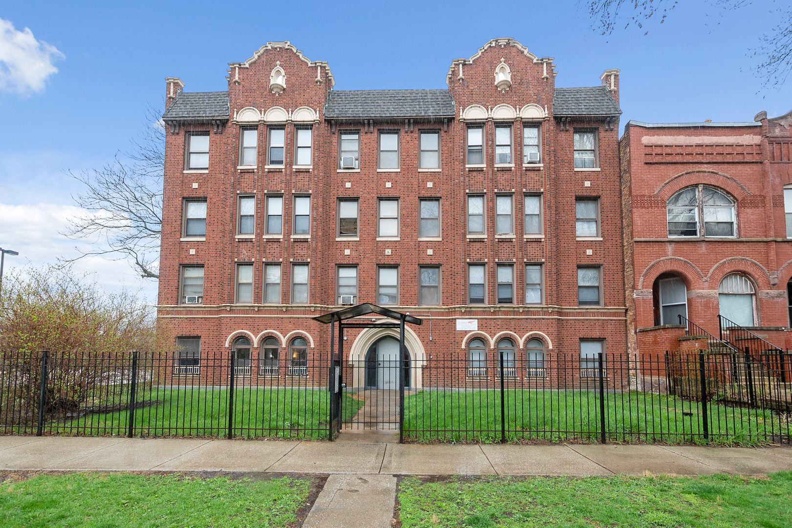 Chicago Apartment: 4344 S Ellis Ave