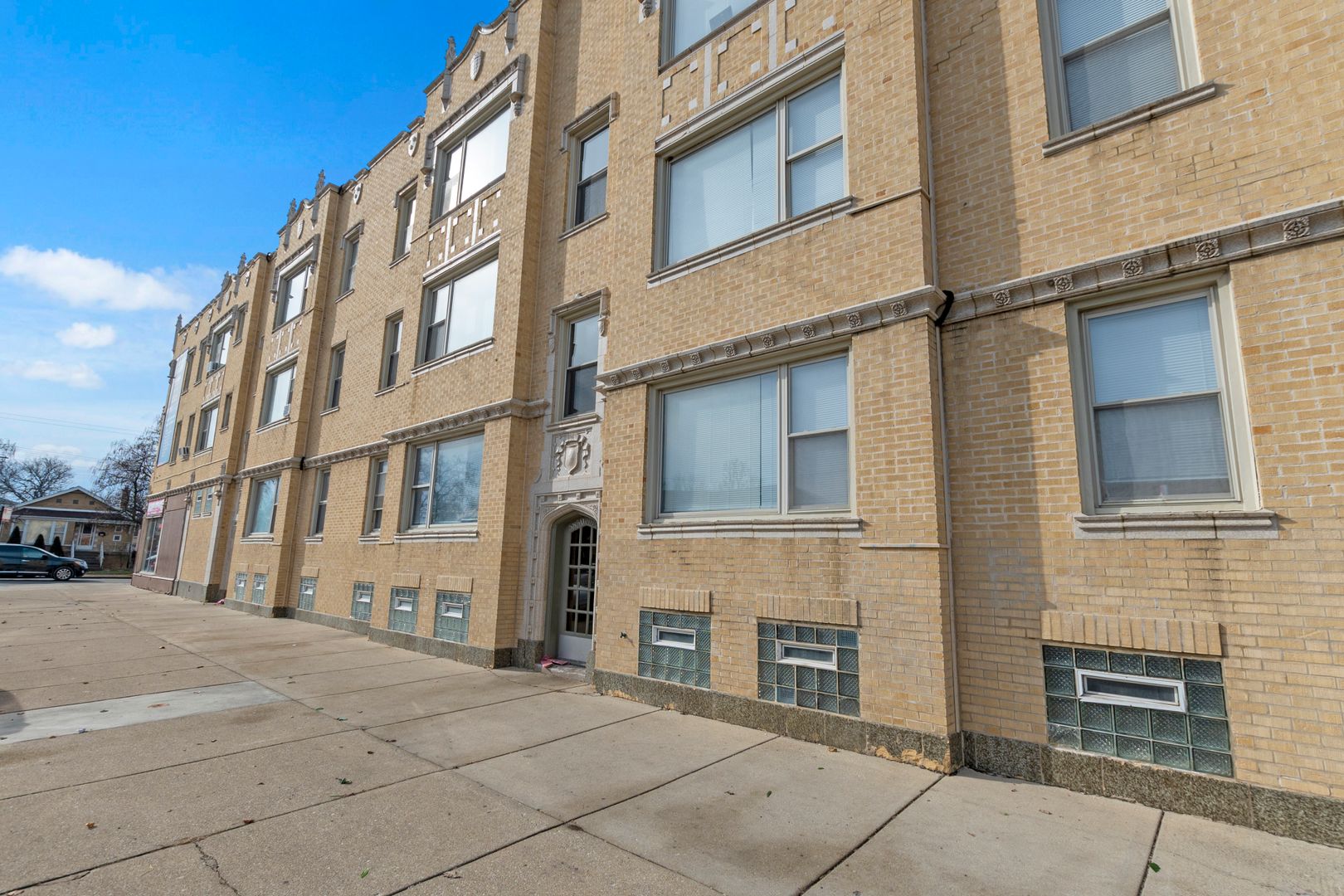 Chicago Apartment: 5848-54 S. Trumbull