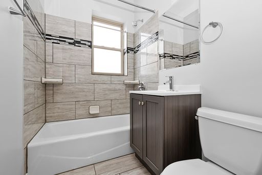 Newly Updated 1Bed/1Bath Unit in Gage Park Available Now! – photo 1