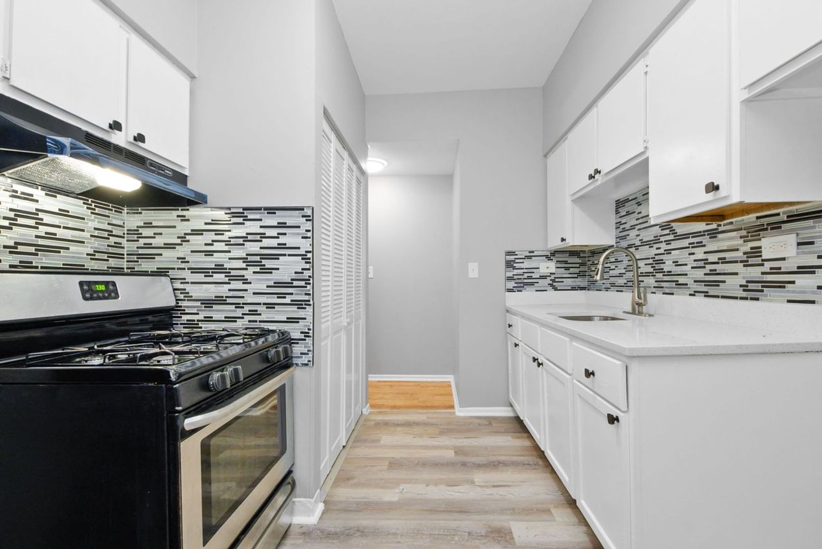 Chicago Apartment: 4240 S Michigan Ave