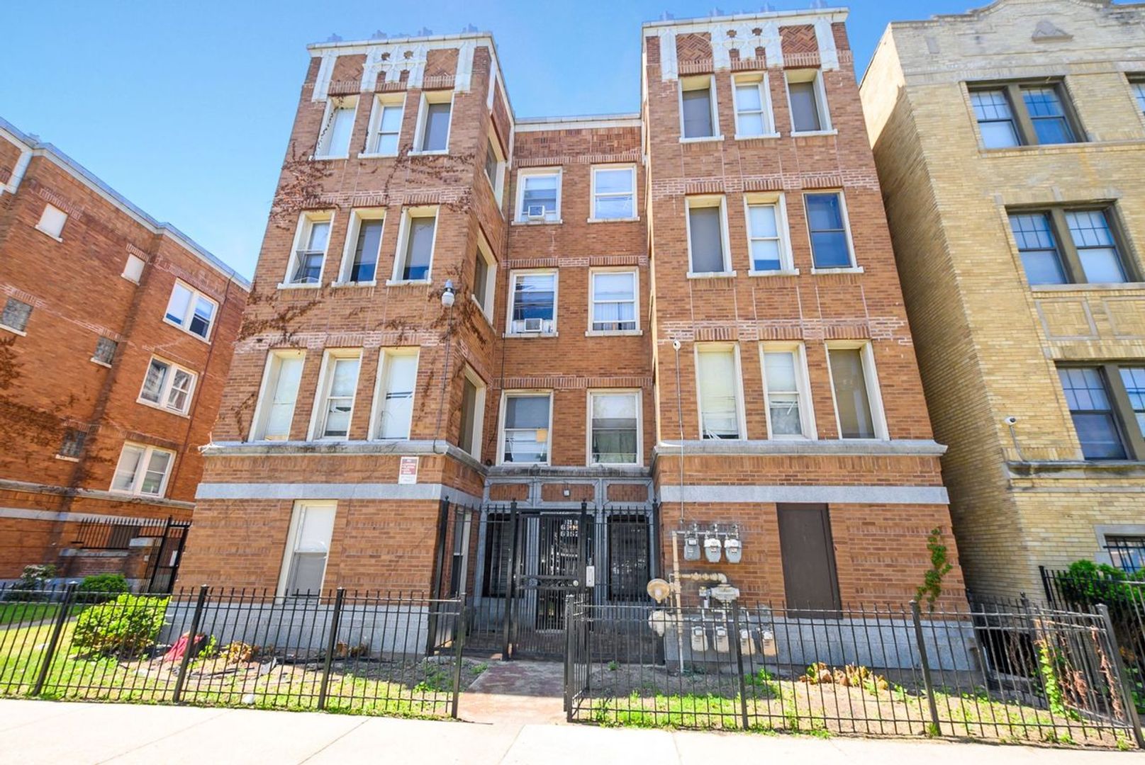 Chicago Apartment: 6952 S. Clyde Avenue