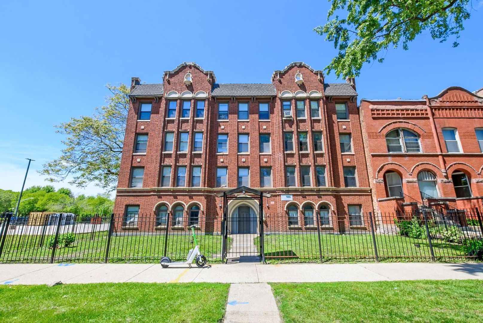Chicago Apartment: 4344 S Ellis Ave