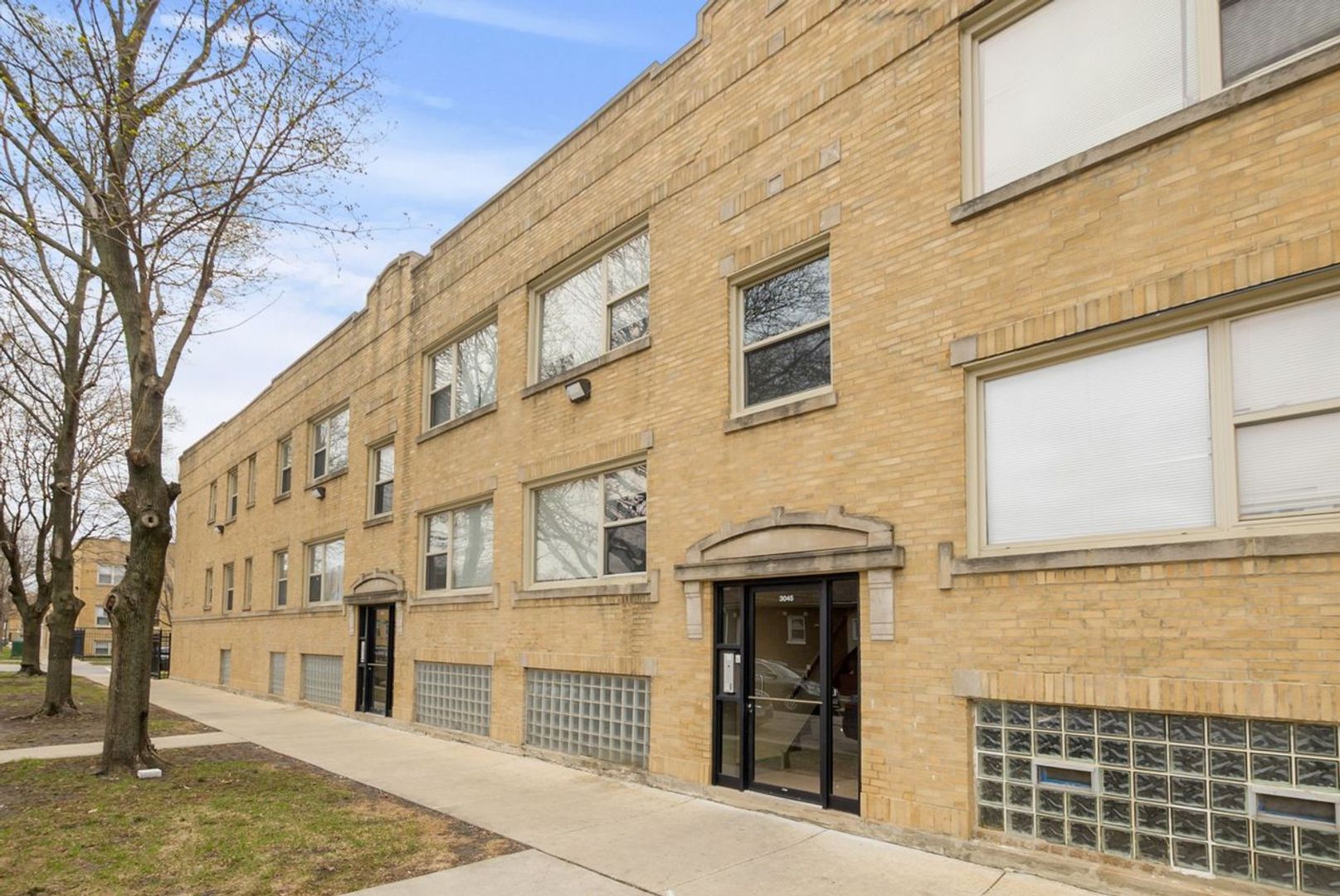 Chicago Apartment: 6000-02 S Whipple St