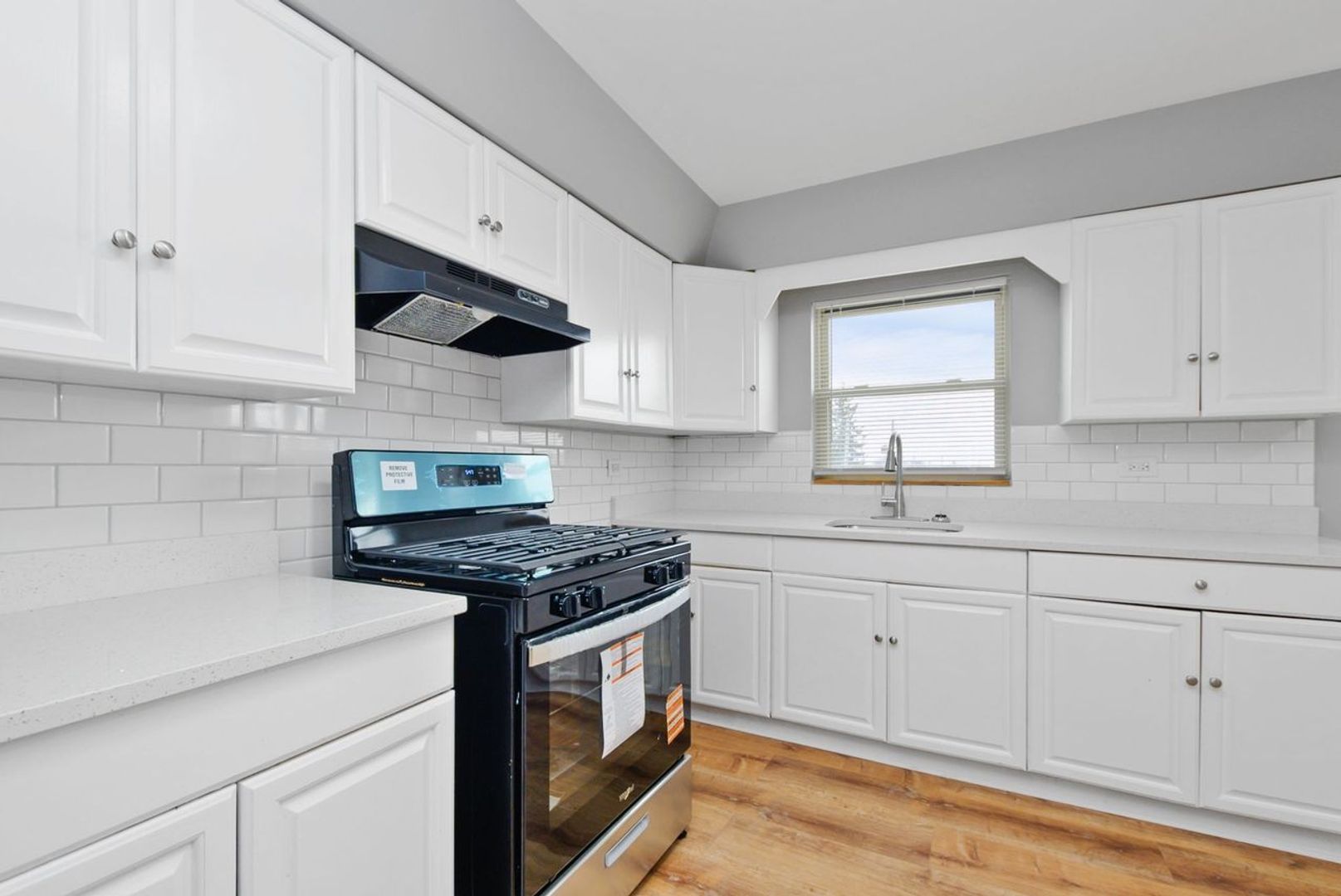 Chicago Apartment: 4040 W 63rd St