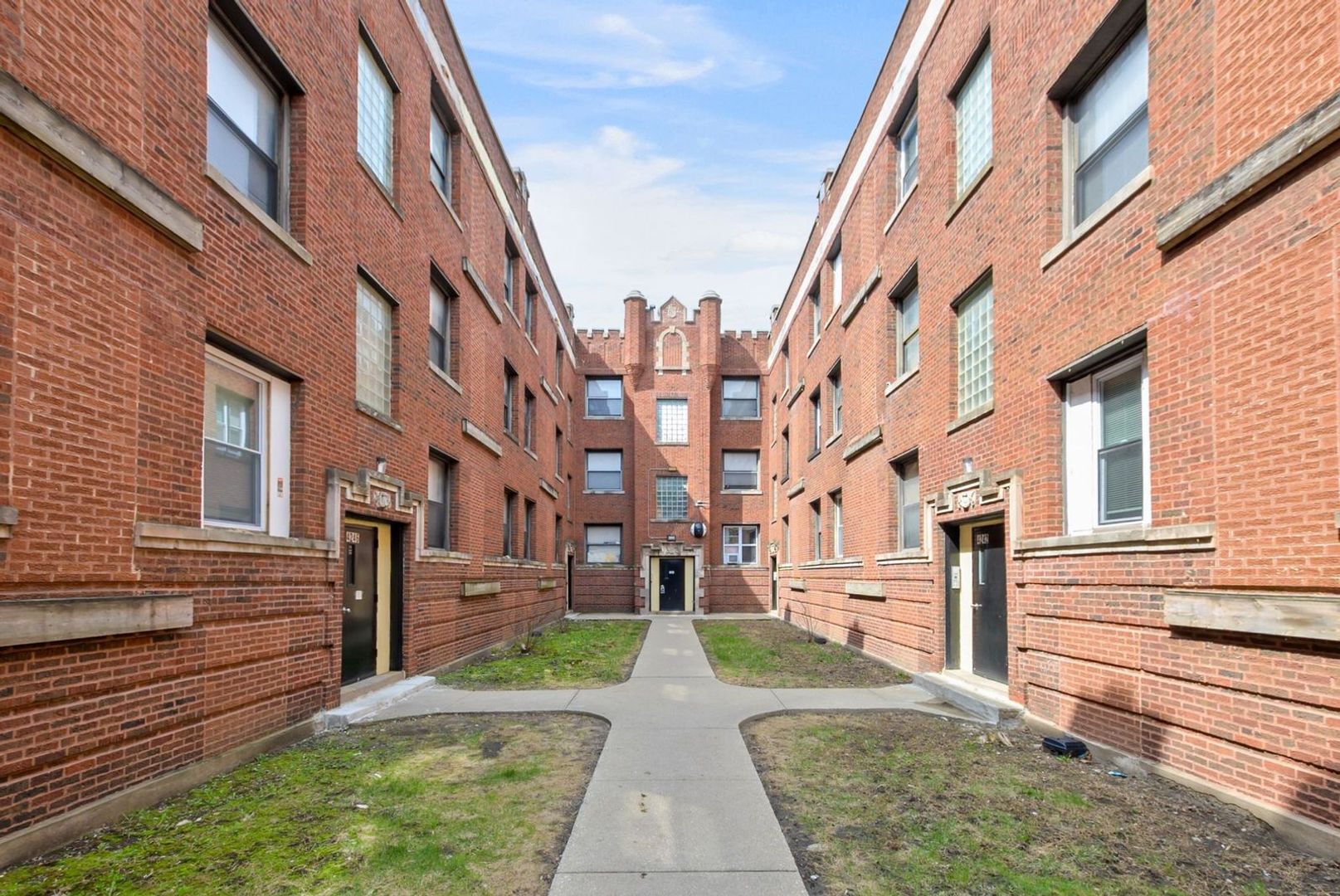 Chicago Apartment: 4240 S Michigan Ave