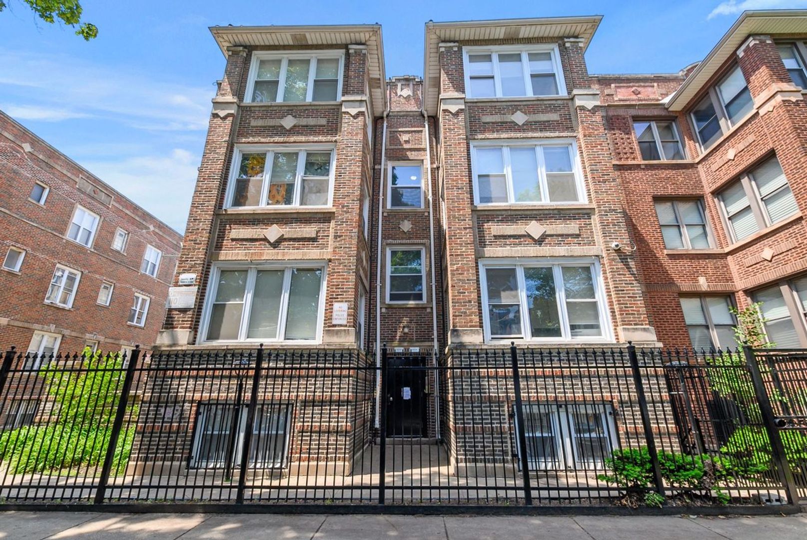 Chicago Apartment: 6214-26 Eberhart Avenue