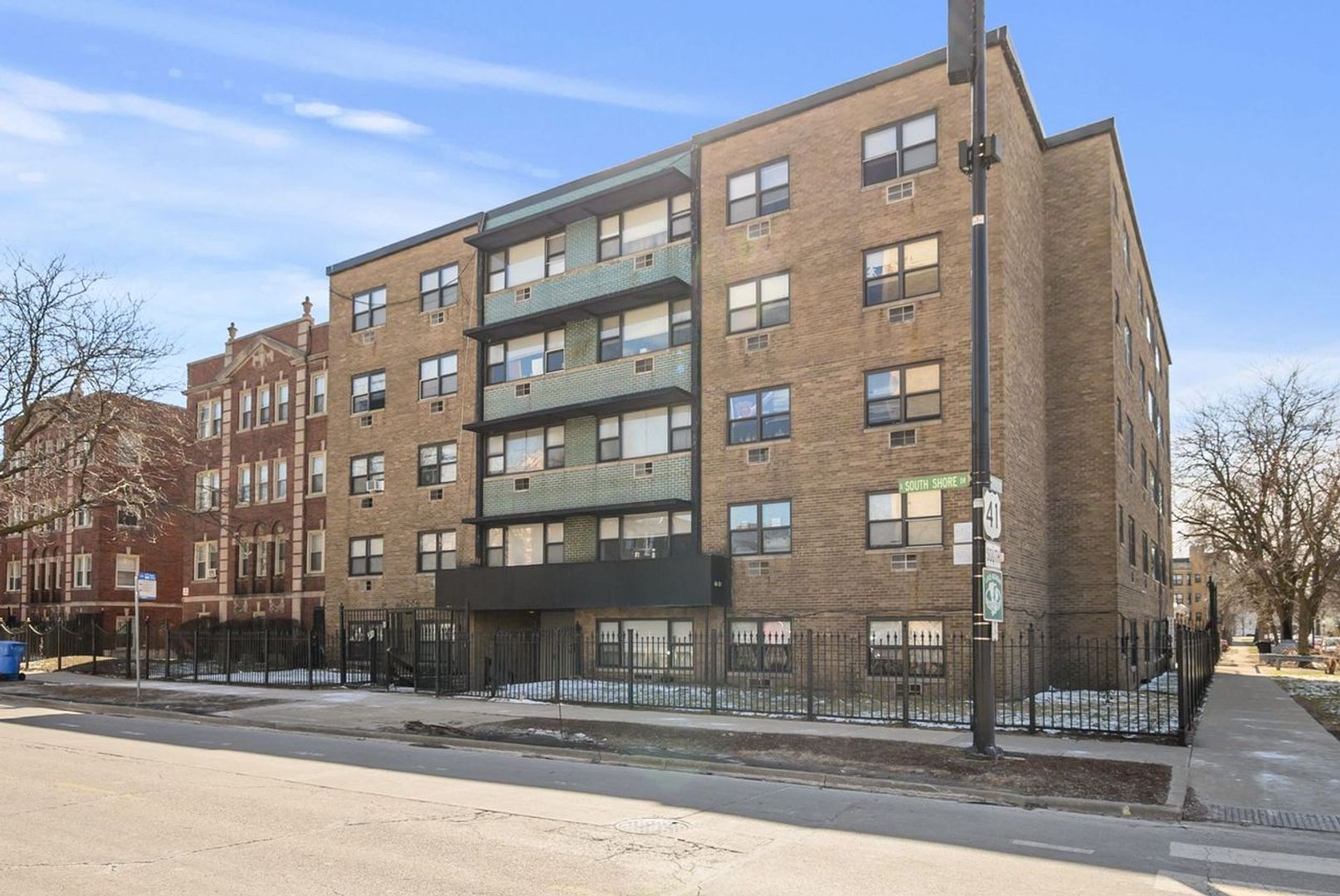 Chicago Apartment: 7700 S South Shore Drive