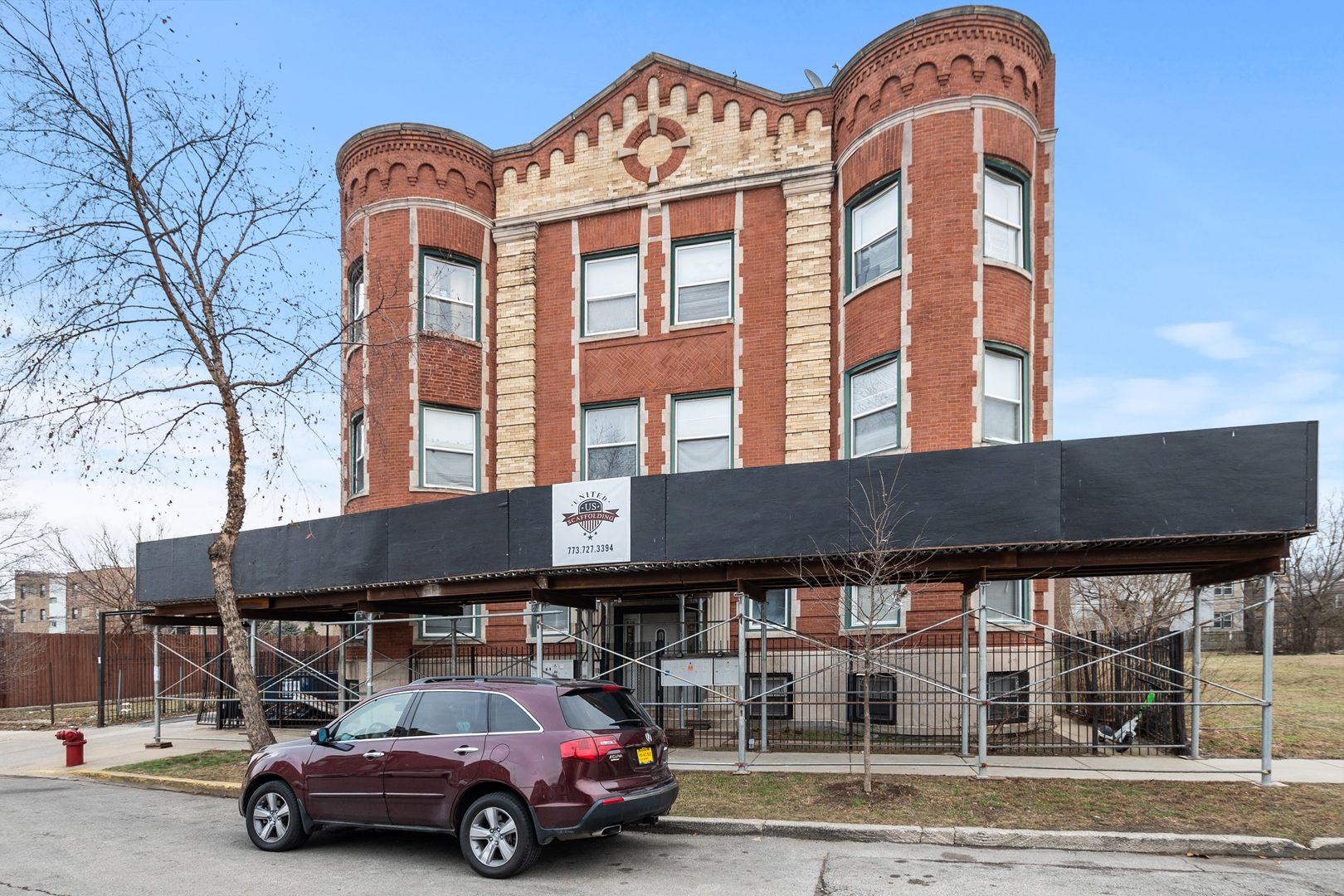 Chicago House: 5201 S Calumet Ave