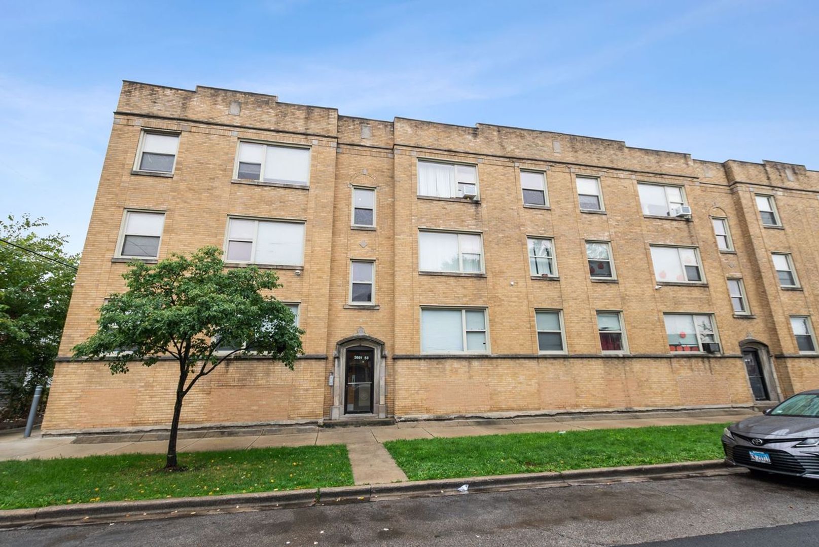 Chicago Apartment: 6401 S Washtenaw Ave