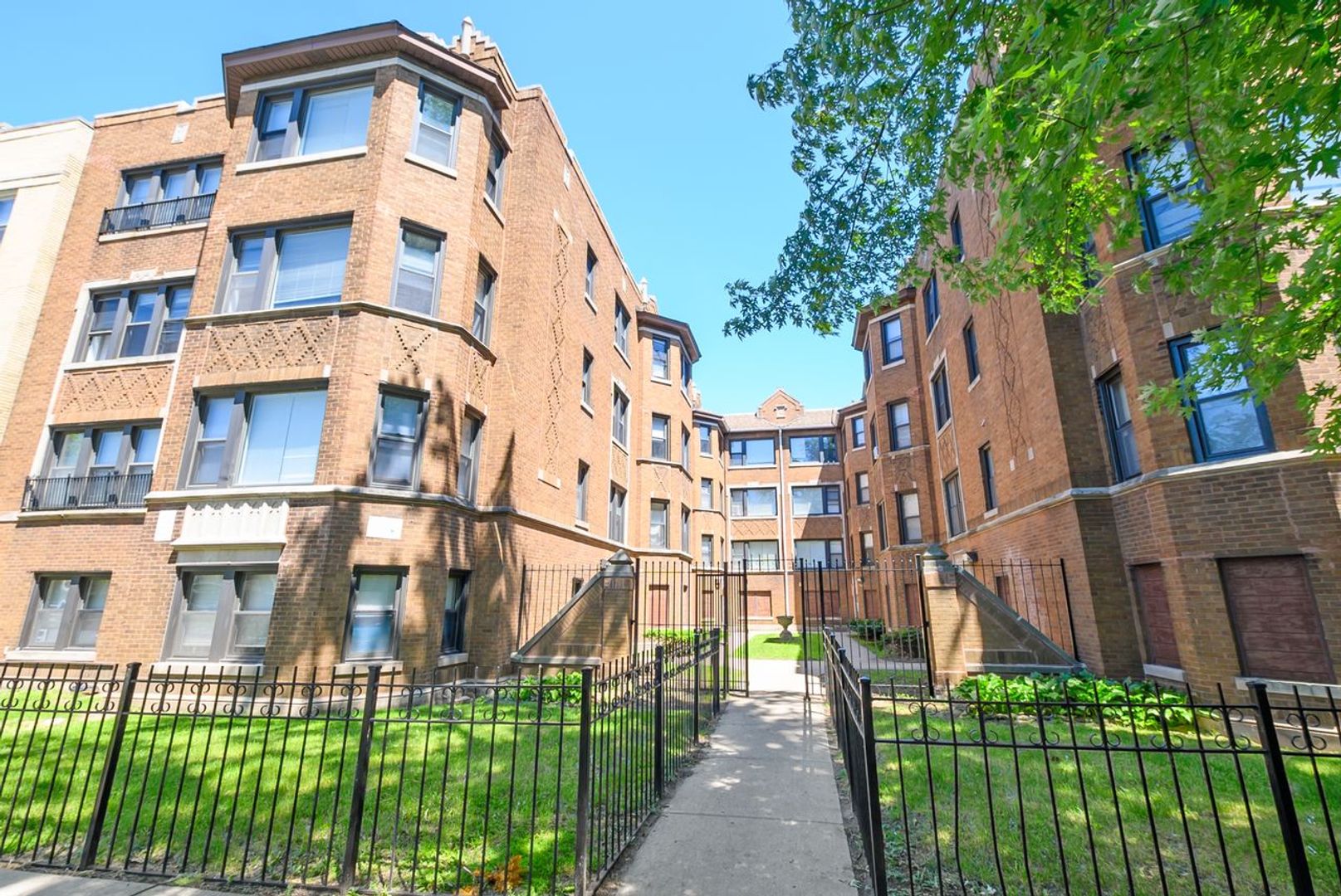 Chicago Apartment: 7645-7053 East End Avenue
