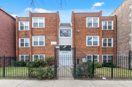 Two Bedroom Unit in West Woodlawn – photo 1