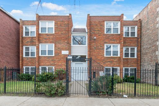 Two Bedroom Unit in West Woodlawn – photo 1