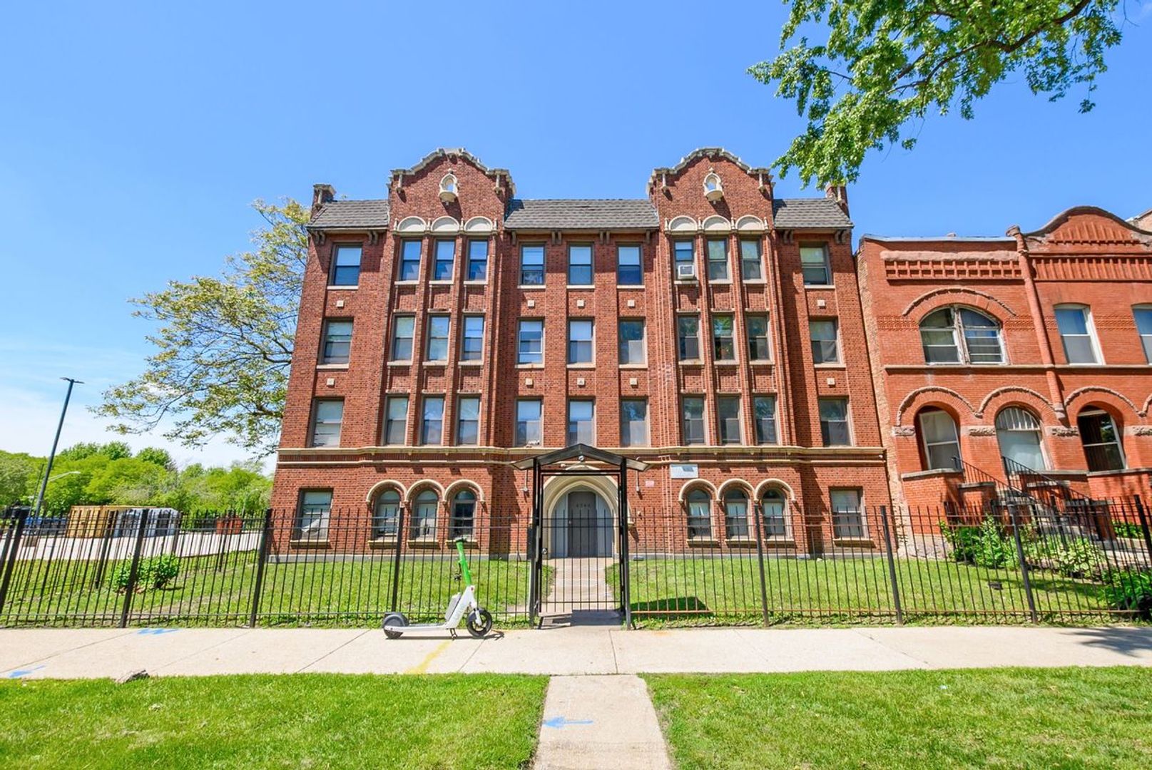 Chicago Apartment: 4344 S Ellis Ave