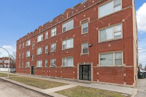 One Bedroom Unit in Chicago Lawn – photo 1