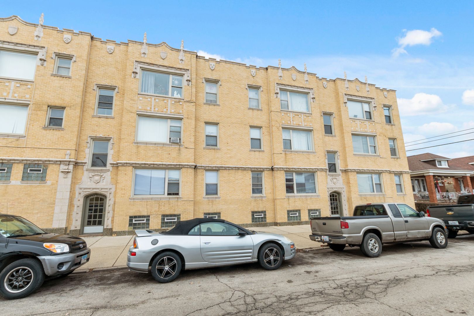 Chicago Apartment: 5848-54 S. Trumbull