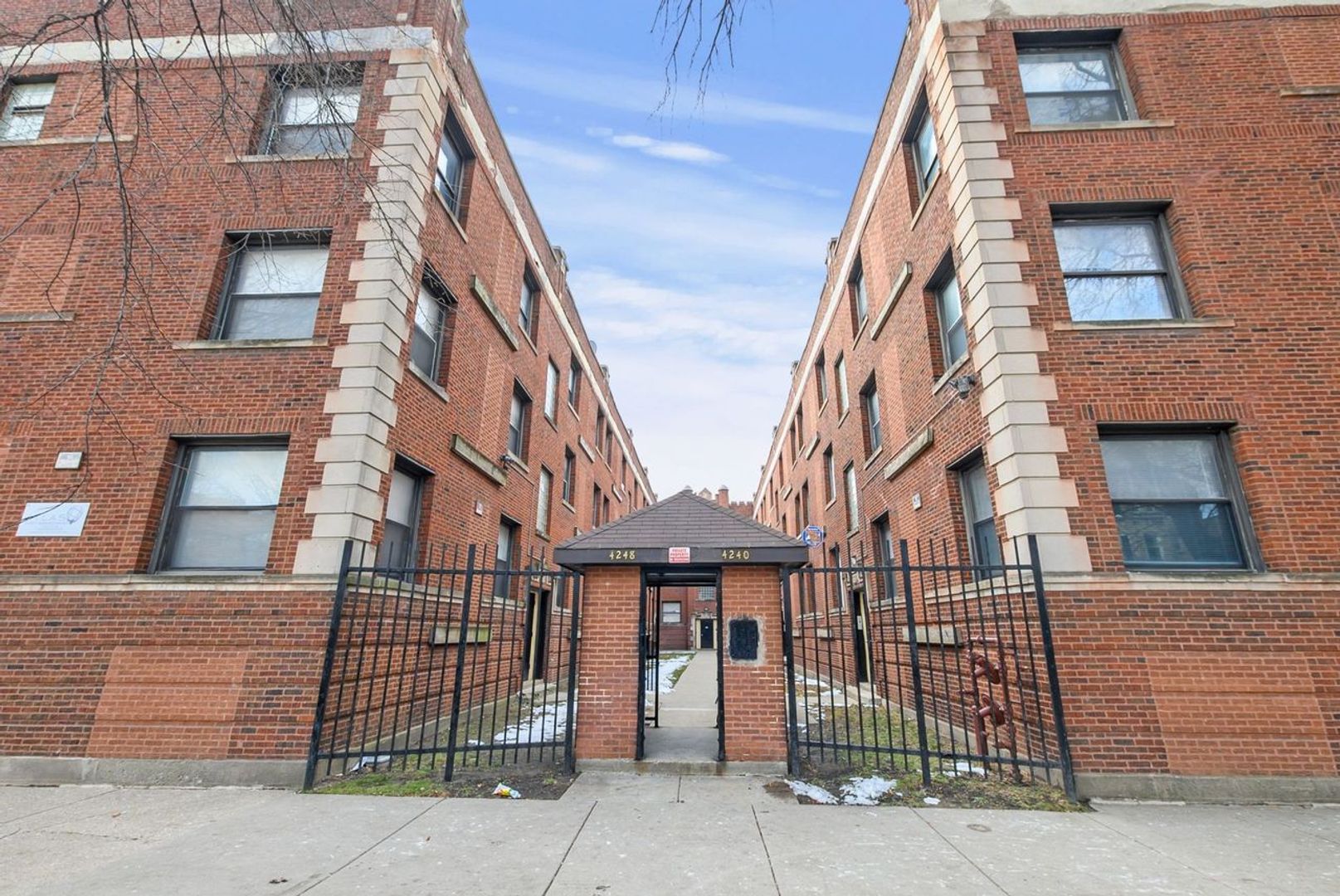 Chicago Apartment: 4240 S Michigan Ave