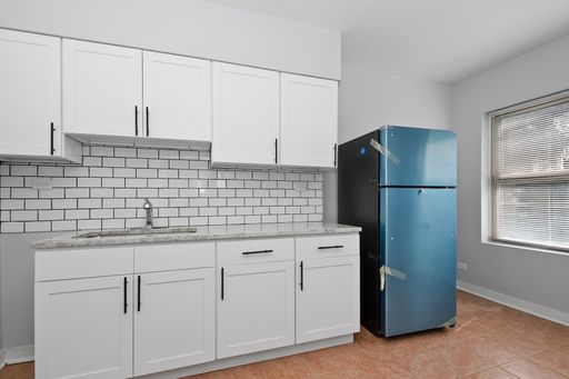 One Bedroom in Chicago Lawn – photo 1