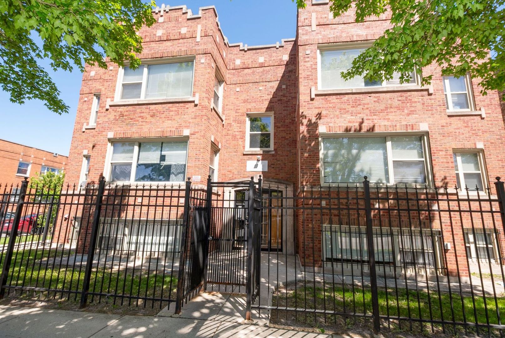 Chicago Apartment: 6101-03 S Whipple St